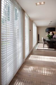 Rolety, żaluzje i osłony okienne – sprzedaż i montaż